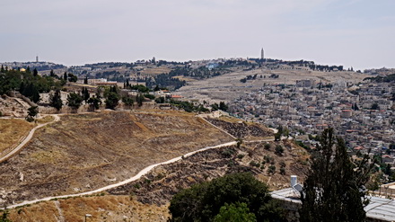 תצפית מאבו תור בסיור תצפיות יחודיות על ירושלים. סיורים וטיולים בירושלים, בהדרכת נורית בזל