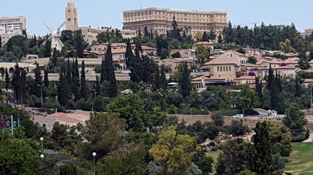 תצפית על משכנות שאננים בסיור תצפיות יחודיות על ירושלים. טיול תצפיות. סיורים בירושלים, בהדרכת נורית בזל - מדריכת טיולים