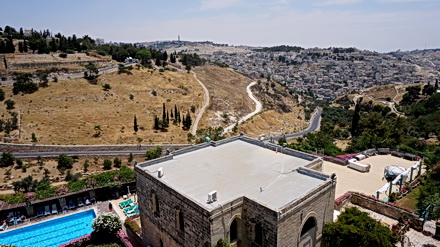 תצפית תצפית על גיא בן הינום בסיור תצפיות יחודיות על ירושלים. טיול תצפיות. סיורים וטיולים בירושלים, בהדרכת נורית בזל